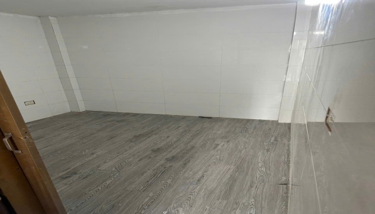 Hiếm - cho thuê nhà ngõ 435 Hồng Hà, Hoàn Kiếm 5 tầng, 30m2, 3 ngủ, 3 vệ sinh, 6tr2, vào ngay